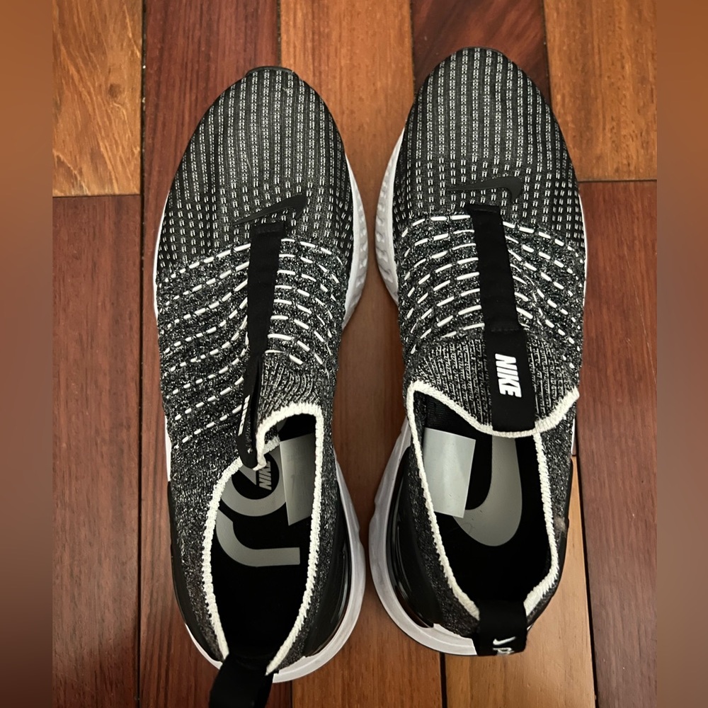 Nike Womens react phantom sneaker